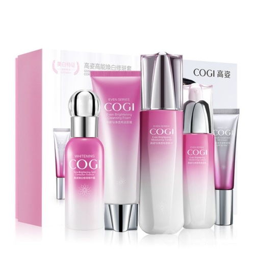 女性最?lèi)?ài)的美妝品牌 精妝聯(lián)華化妝品帶來(lái)煥然一新的驚喜體驗(yàn)