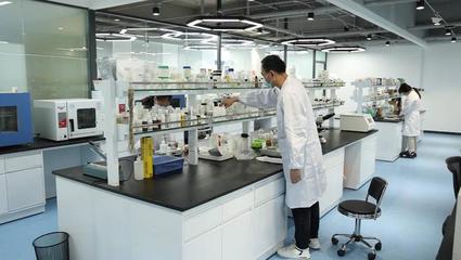 "三八"節(jié)預(yù)計(jì)化妝品網(wǎng)絡(luò)零售額超2.5億元!濟(jì)南高新區(qū)美妝產(chǎn)業(yè)再創(chuàng)新佳績(jī)